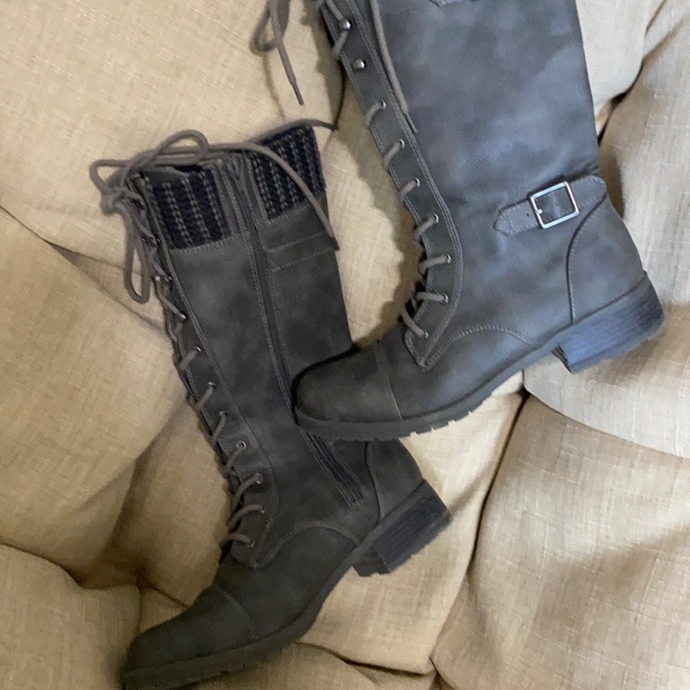 Grey, zipper side, size 9, hardly worn